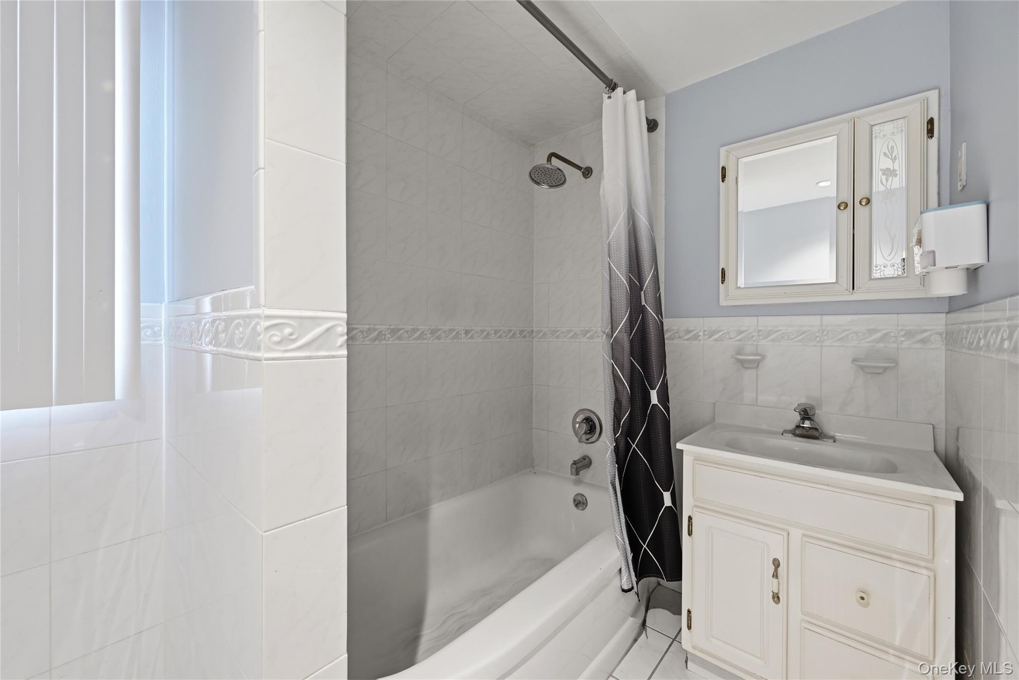 22 Randal Drive Bethpage, NY 11714 - Photo 21 of 27