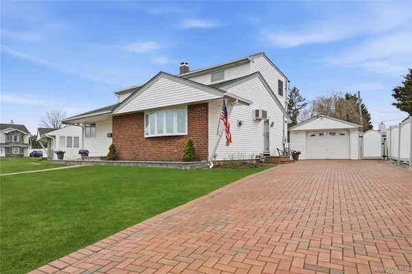 $779,000 | 22 Randal Drive, Bethpage, NY 11714
