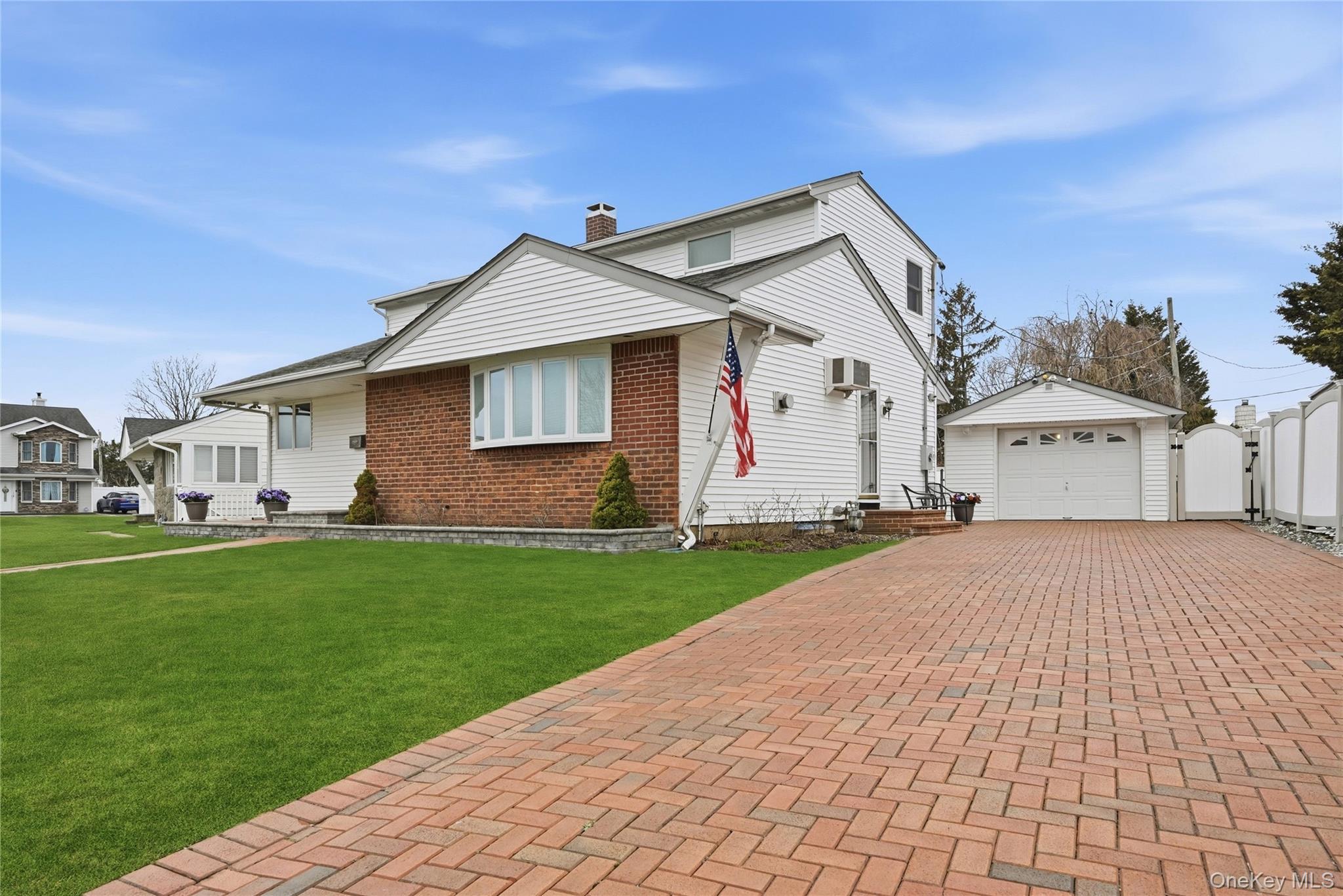 22 Randal Drive Bethpage, NY 11714 - Photo 3 of 27