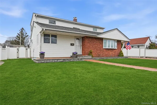 $779,000 | 22 Randal Drive, Bethpage, NY 11714