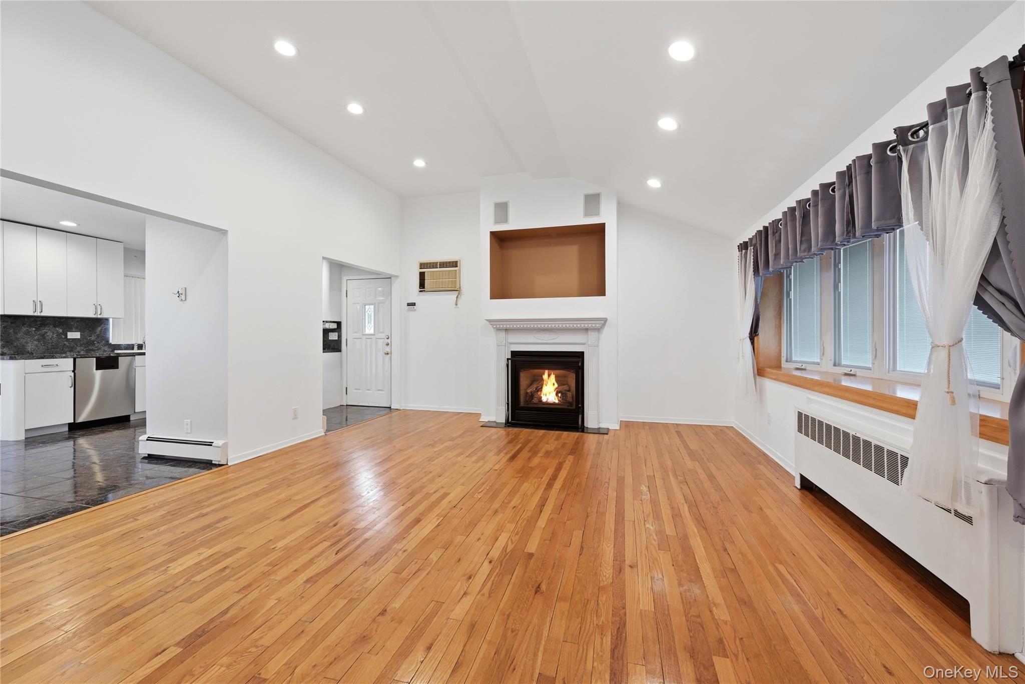 22 Randal Drive Bethpage, NY 11714 - Photo 7 of 27