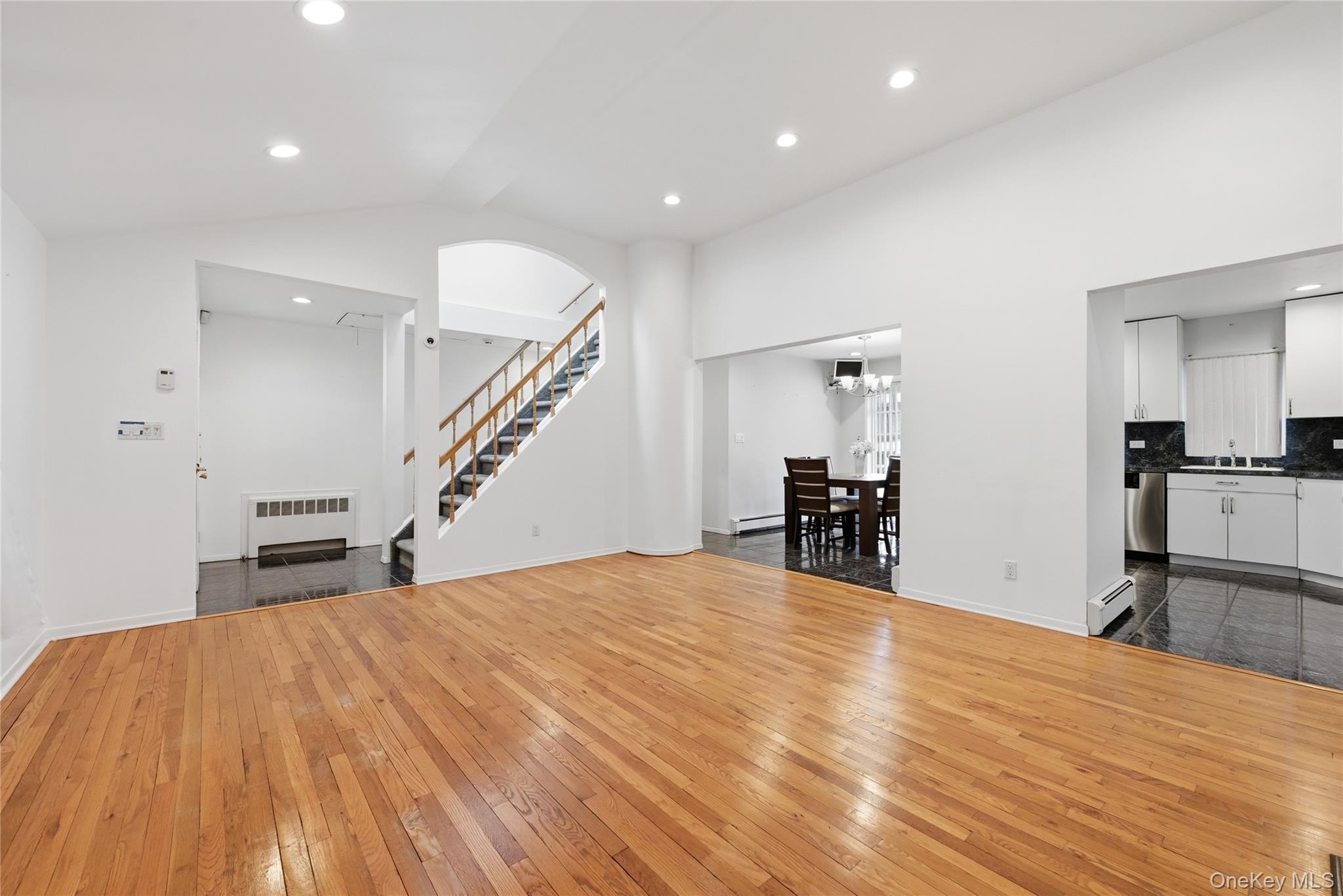 22 Randal Drive Bethpage, NY 11714 - Photo 9 of 27