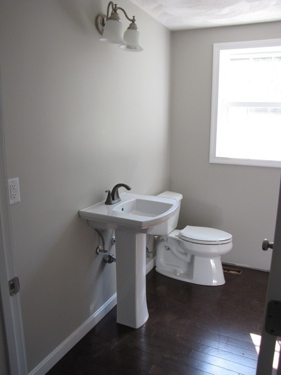 211 Harantis Chester, NH 03036 - Photo 11 of 17 Gallery Image 11