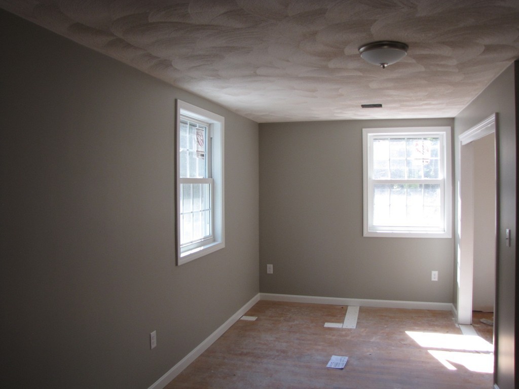 211 Harantis Chester, NH 03036 - Photo 14 of 17 Gallery Image 14