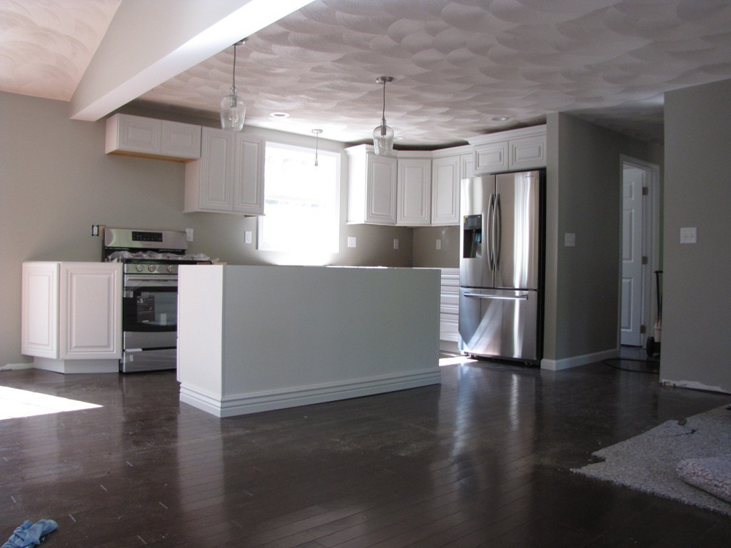 211 Harantis Chester, NH 03036 - Photo 5 of 17 Gallery Image 5