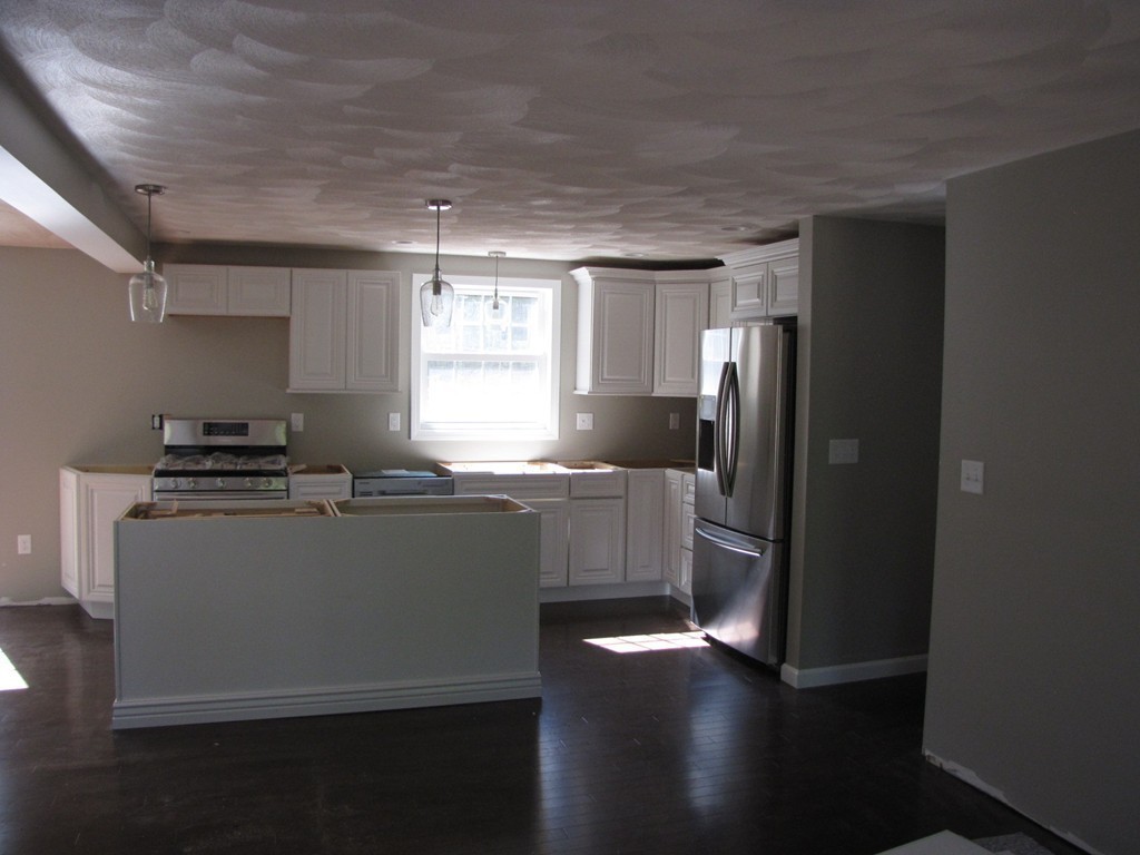 211 Harantis Chester, NH 03036 - Photo 6 of 17 Gallery Image 6