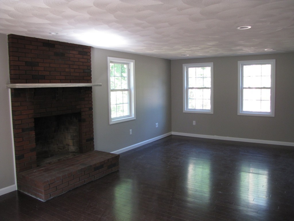 211 Harantis Chester, NH 03036 - Photo 7 of 17 Gallery Image 7