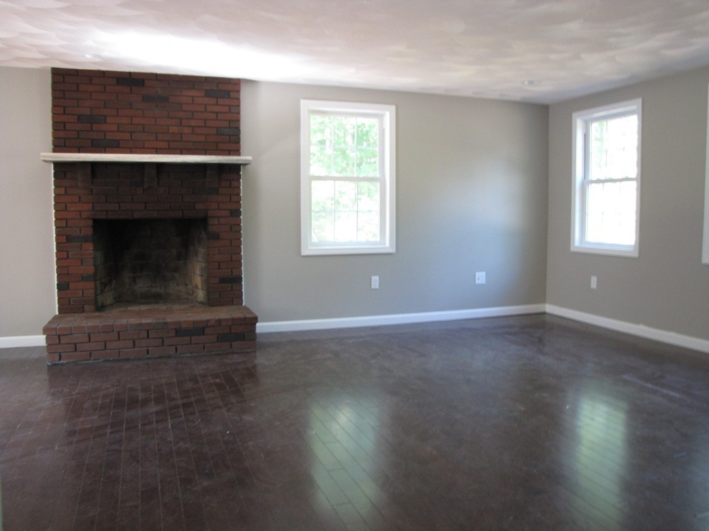 211 Harantis Chester, NH 03036 - Photo 8 of 17 Gallery Image 8