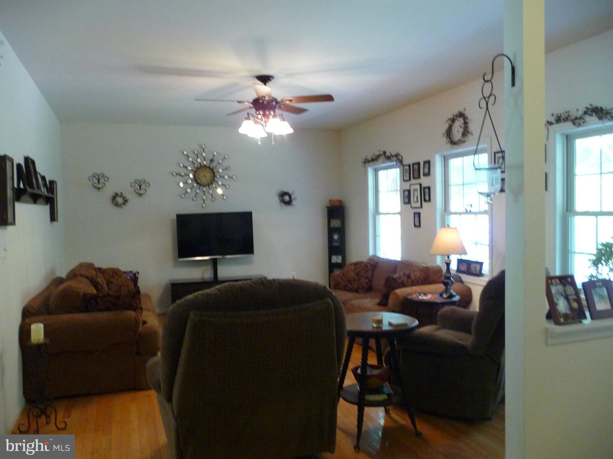 4442 Scotts Road Marshall, VA 20115 - Photo 18 of 30 Living Room