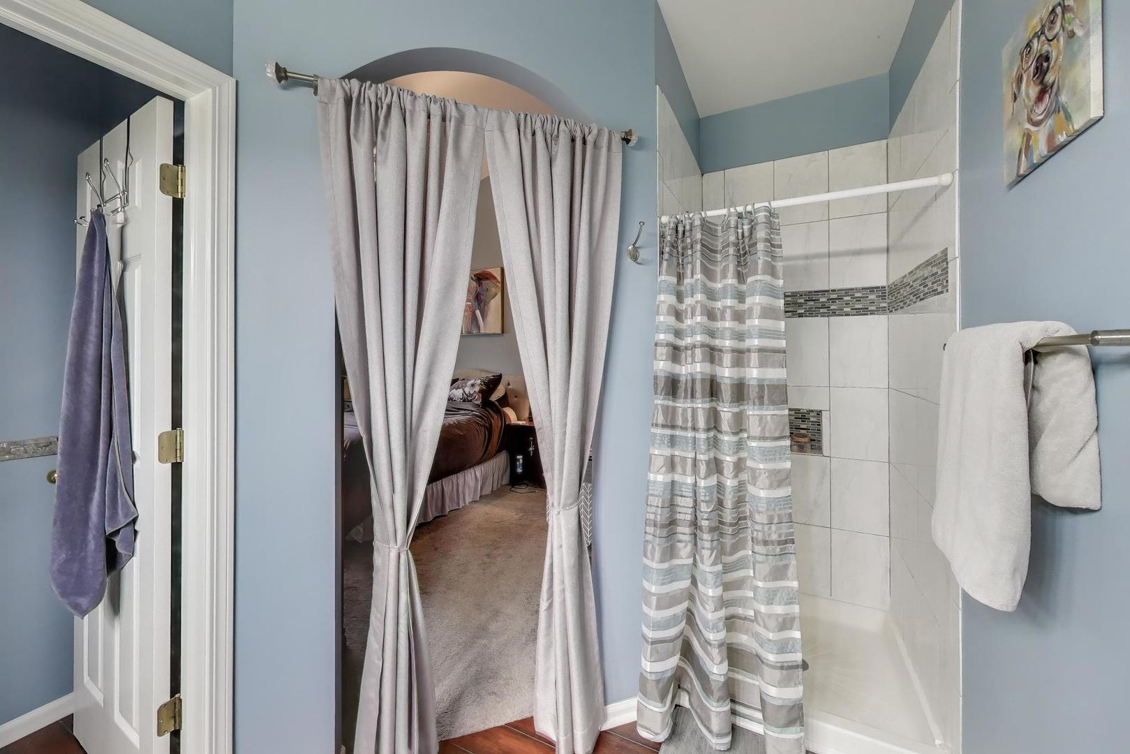 2487 Stonegate Road Algonquin, IL 60102 - Photo 15 of 39 a view of a walk in closet