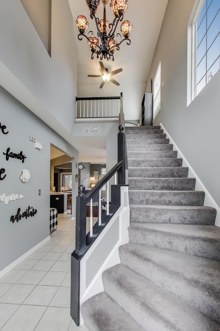 2487 Stonegate Road Algonquin, IL 60102 - Photo 2 of 39 a view of entryway