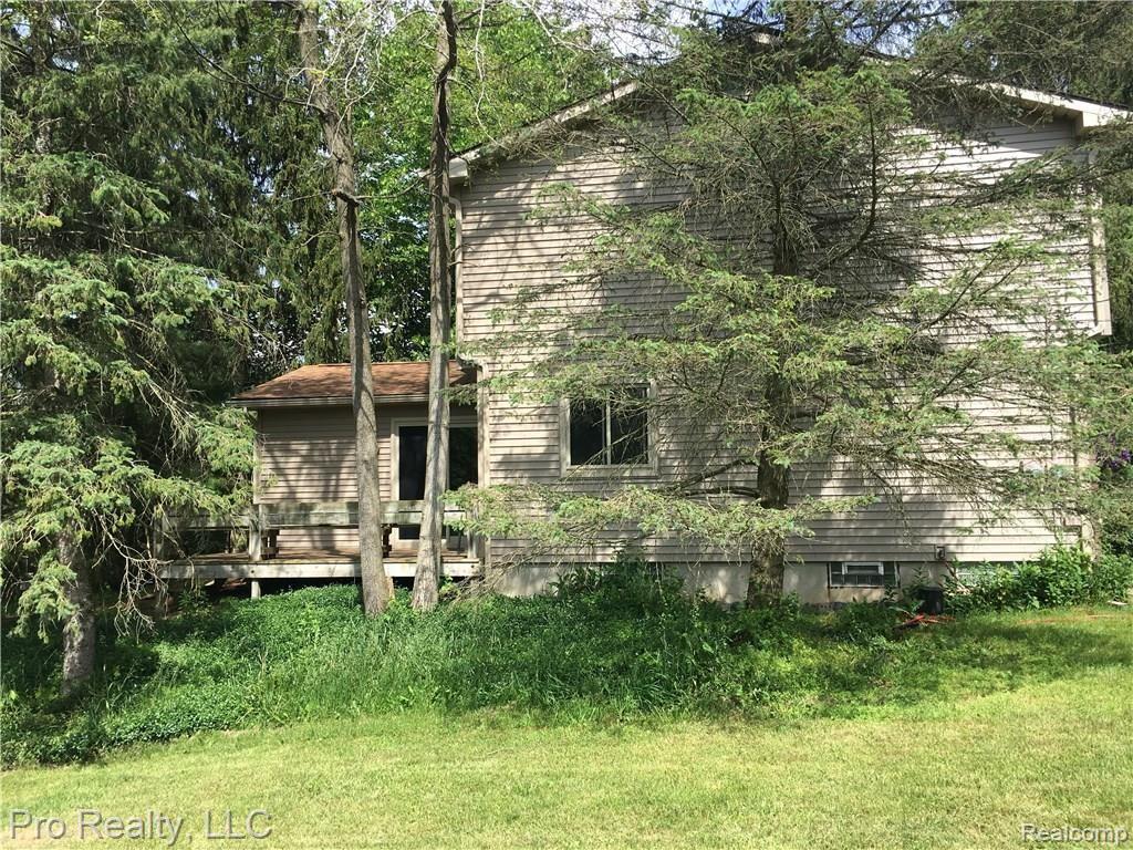 1700 Middle Road Highland, MI 48357 - Photo 3 of 40 IMG_3816.JPG