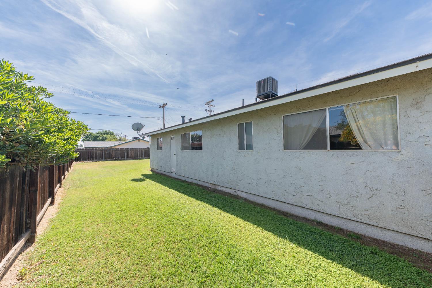 876 Daphne Lane Lemoore, CA 93245 - Photo 16 of 19 a swimming pool with yard