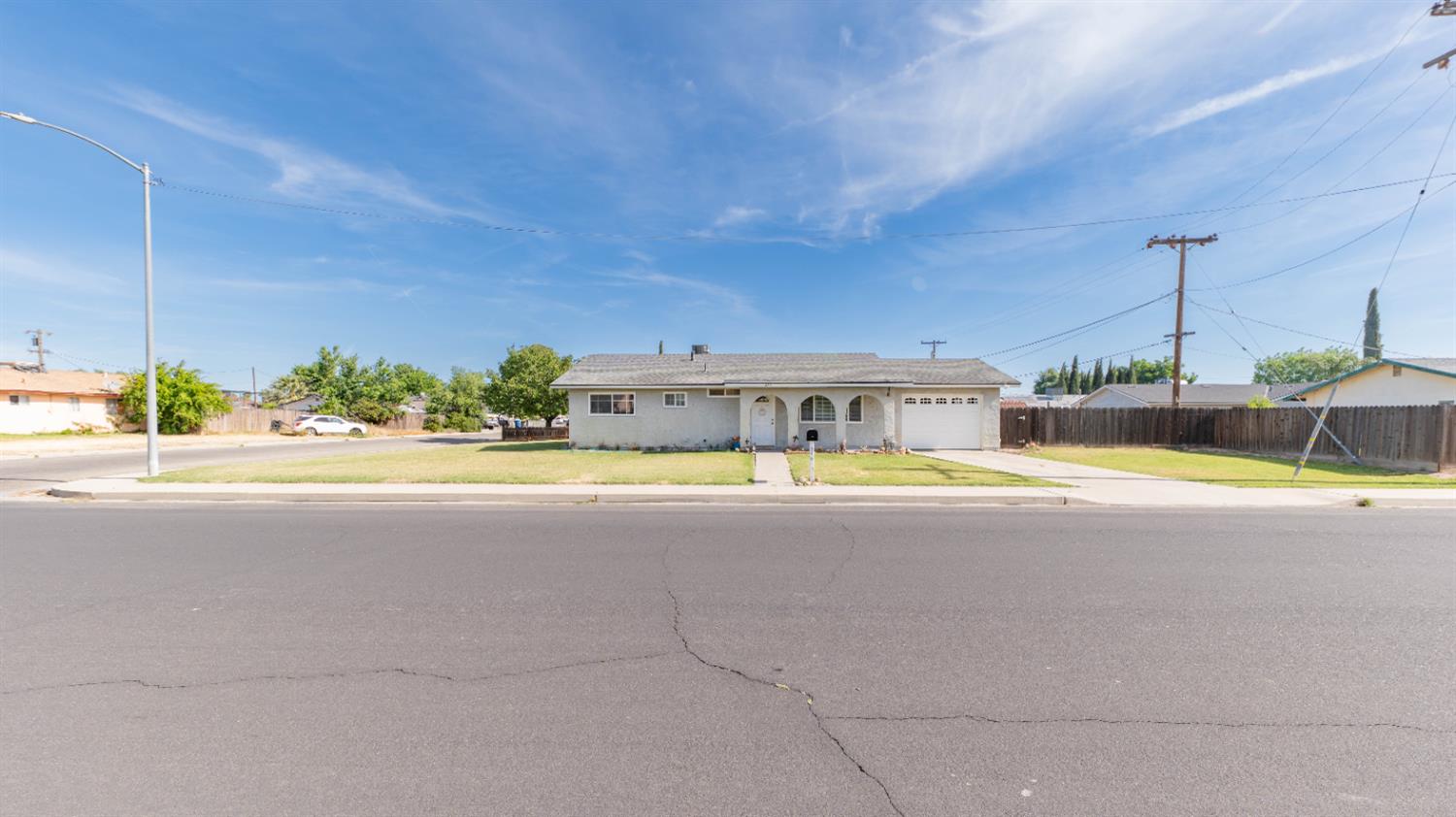 876 Daphne Lane Lemoore, CA 93245 - Photo 2 of 19 a view of a swimming pool and a yard