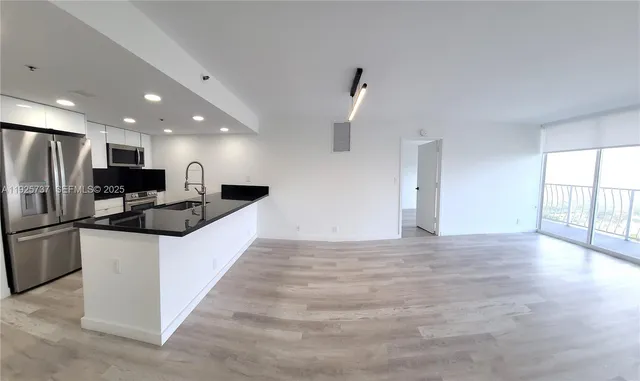 $3,200 | 7601 East Treasure Drive, Unit 2103, North Bay Village, FL 33141