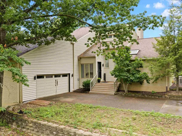 $575,000 | 6916 Tonia Court, Evansville, IN 47710