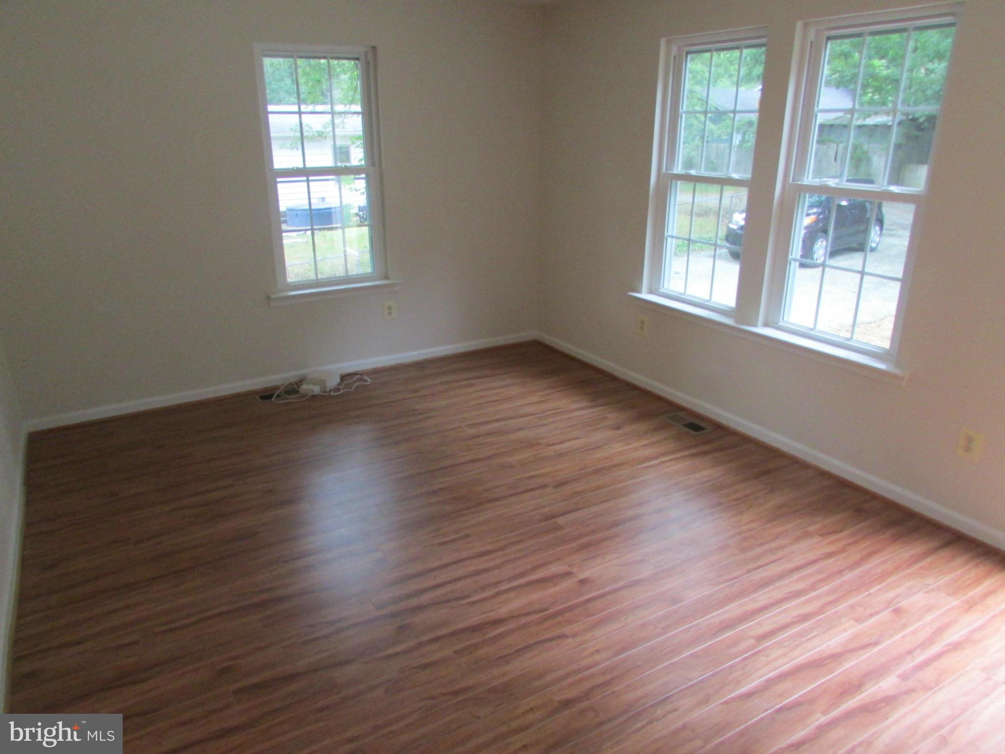 196 Telegraph Road Stafford, VA 22554 - Photo 3 of 17 Living Room