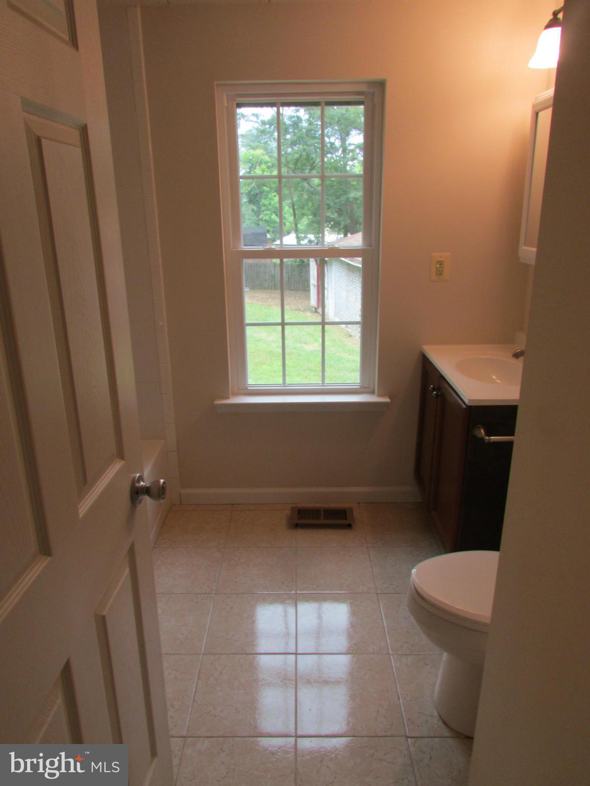 196 Telegraph Road Stafford, VA 22554 - Photo 9 of 17 Bath