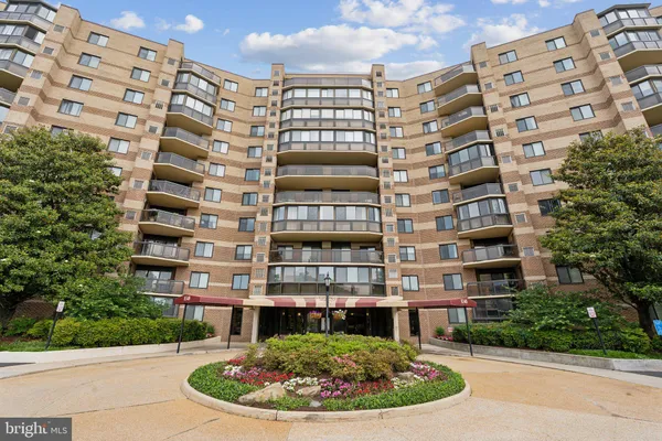 $3,850 | 8340 Greensboro Drive, Unit 401, McLean, VA 22102