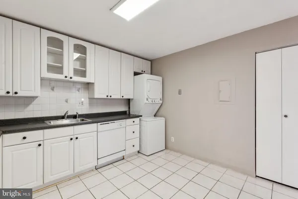 $3,850 | 8340 Greensboro Drive, Unit 401, McLean, VA 22102