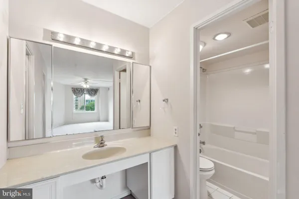 $3,850 | 8340 Greensboro Drive, Unit 401, McLean, VA 22102