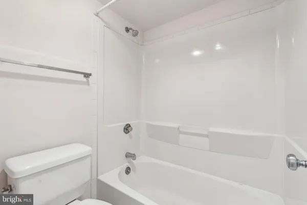 $3,850 | 8340 Greensboro Drive, Unit 401, McLean, VA 22102