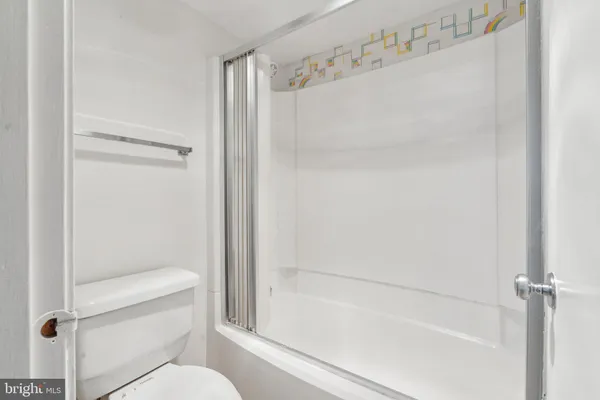 $3,850 | 8340 Greensboro Drive, Unit 401, McLean, VA 22102