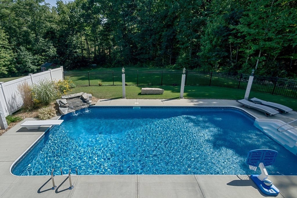6 Carlson's Way Rutland, MA 01543 - Photo 27 of 34
