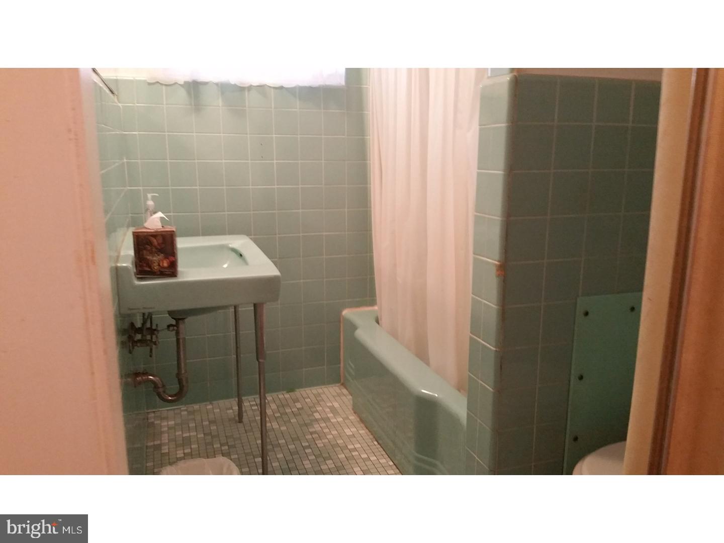 1325 Argus Road Camden, NJ 08104 - Photo 21 of 25 Bathroom