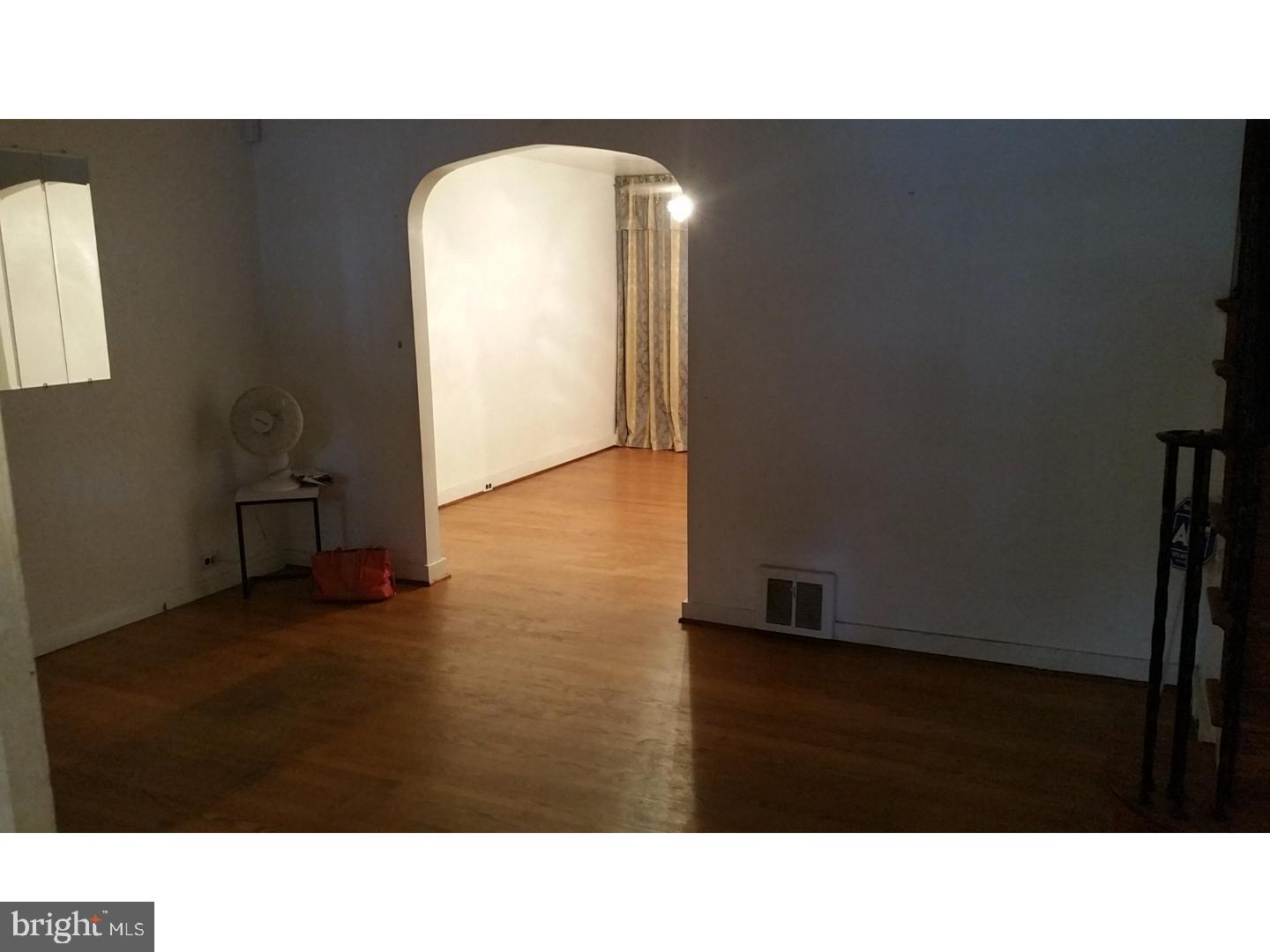 1325 Argus Road Camden, NJ 08104 - Photo 5 of 25 Living Room