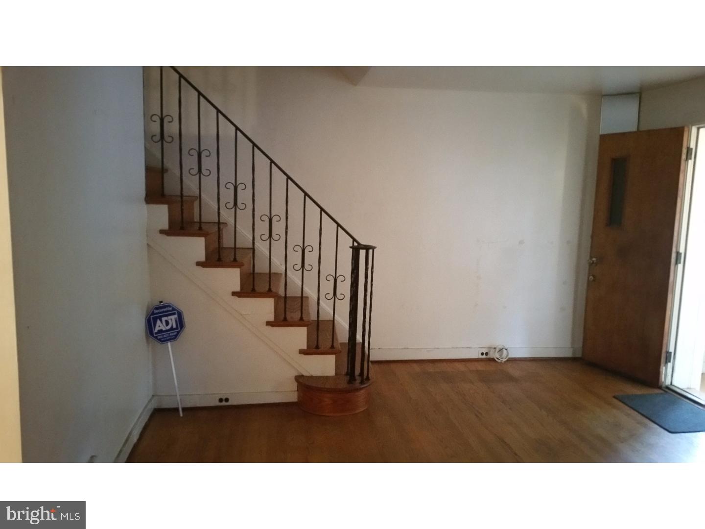 1325 Argus Road Camden, NJ 08104 - Photo 6 of 25 Living Room