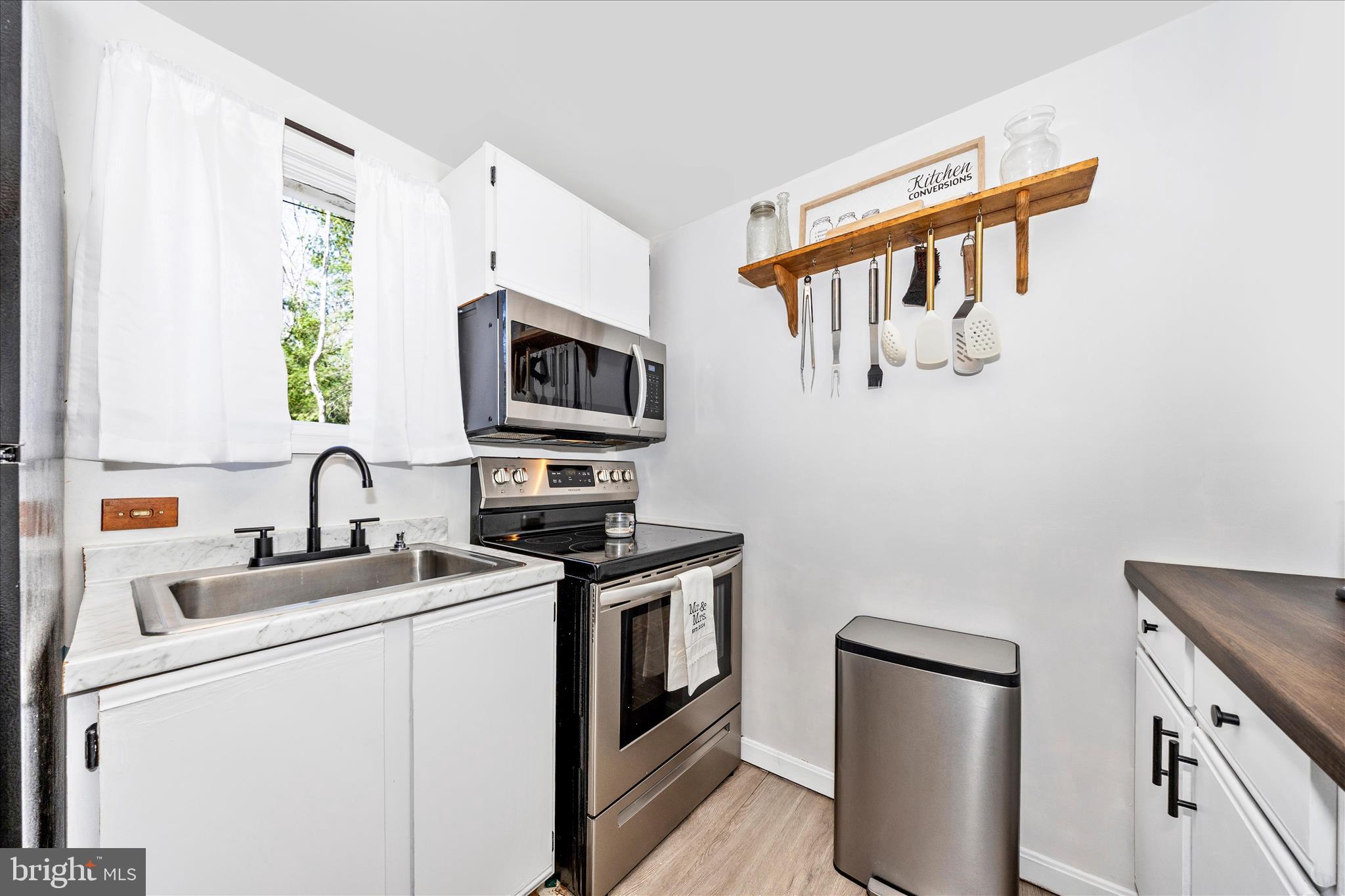 371 Oak Hill Road Berkeley Springs, WV 25411 - Photo 13 of 35 Kitchen