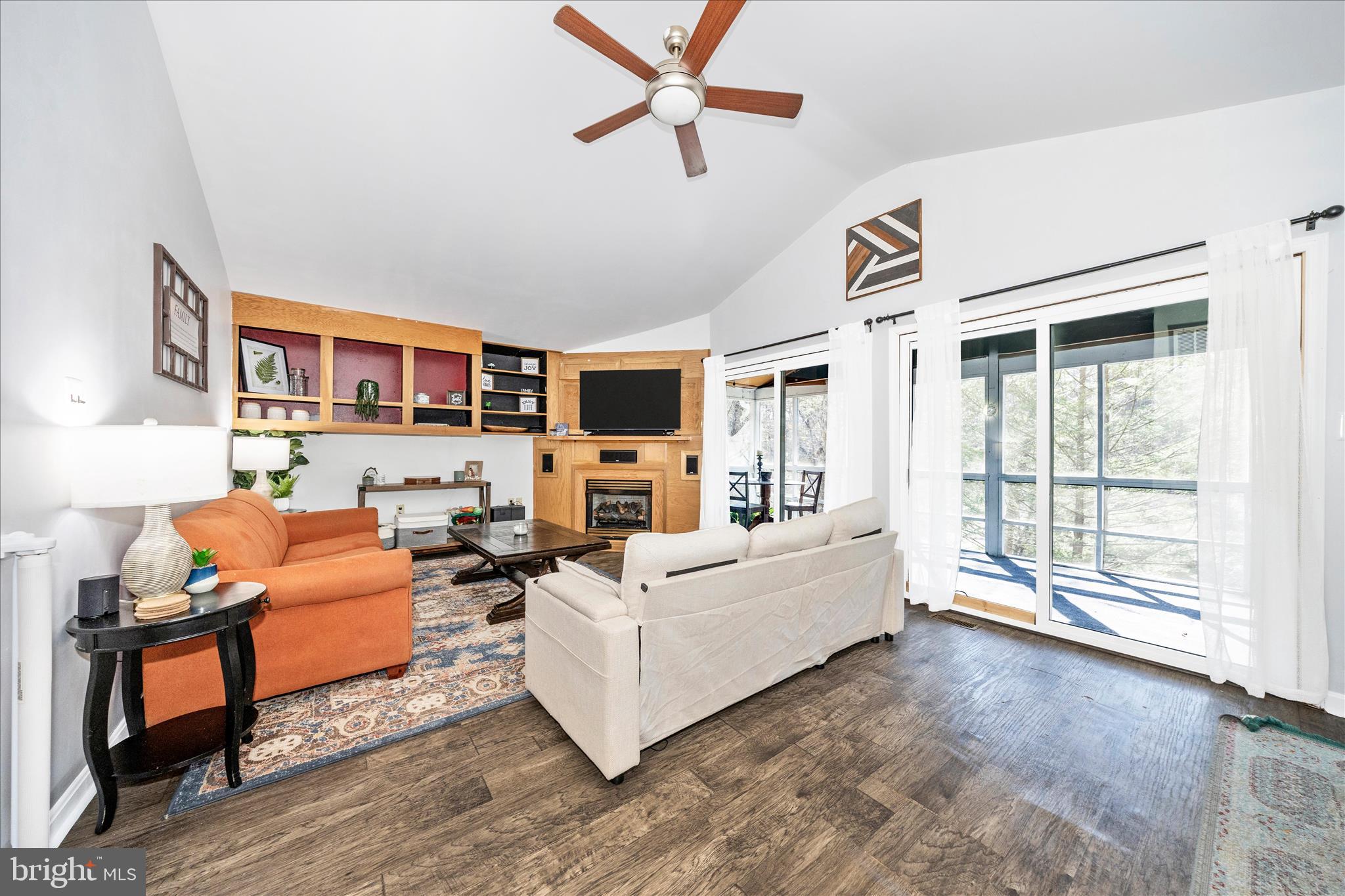 371 Oak Hill Road Berkeley Springs, WV 25411 - Photo 16 of 35 Living Room