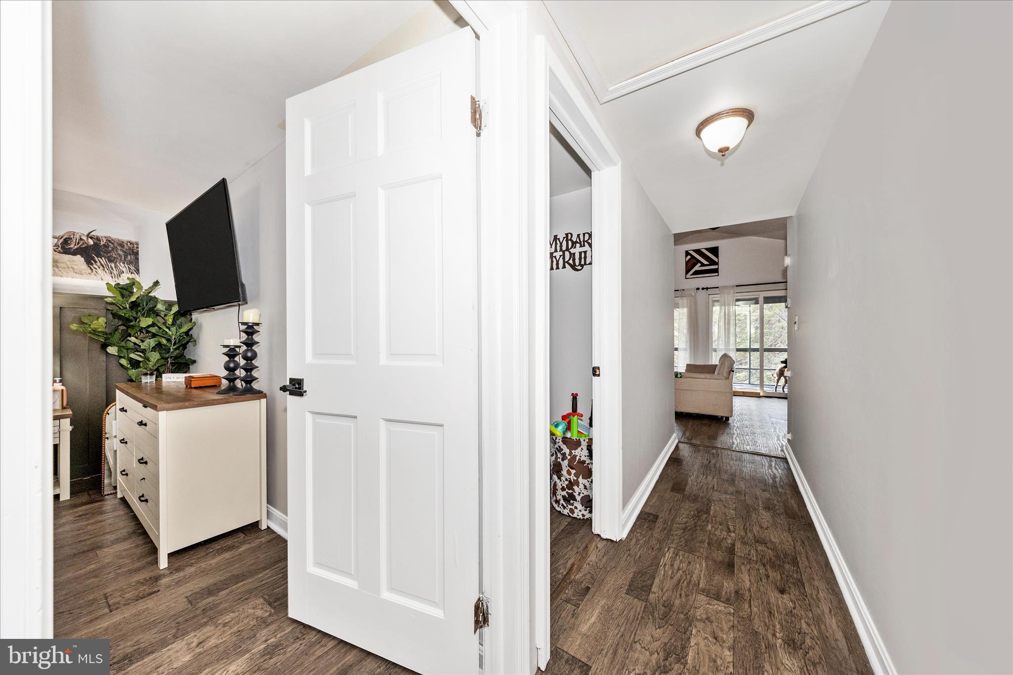 371 Oak Hill Road Berkeley Springs, WV 25411 - Photo 26 of 35 Hallway