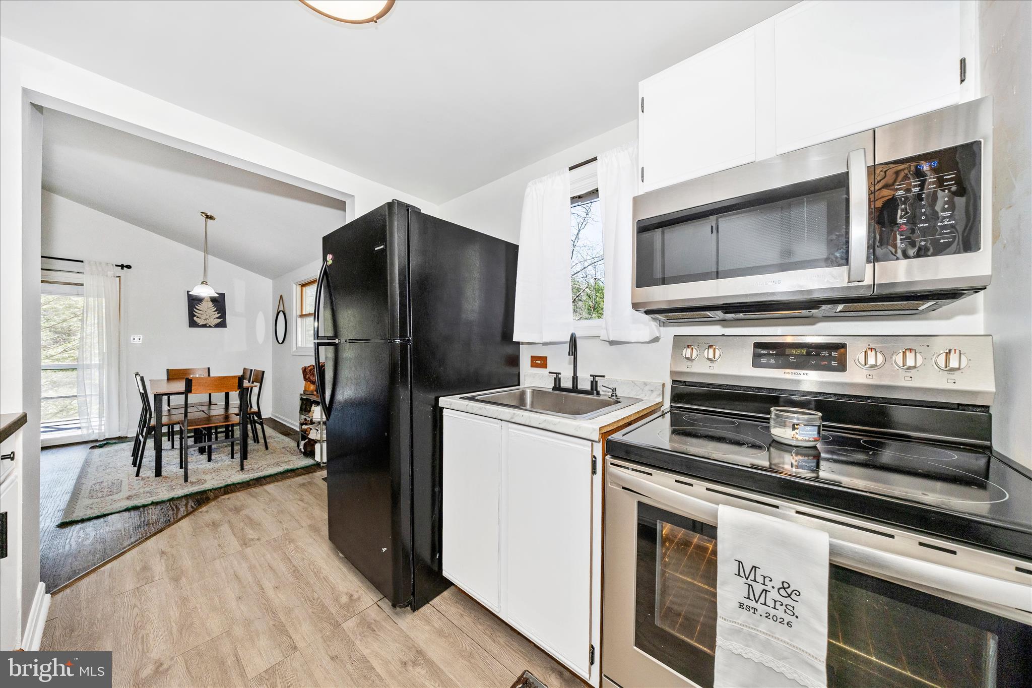371 Oak Hill Road Berkeley Springs, WV 25411 - Photo 10 of 35 Kitchen