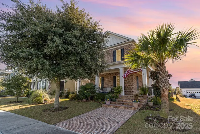 $899,999 | 752 Crystal Water Way, Myrtle Beach, SC 29579