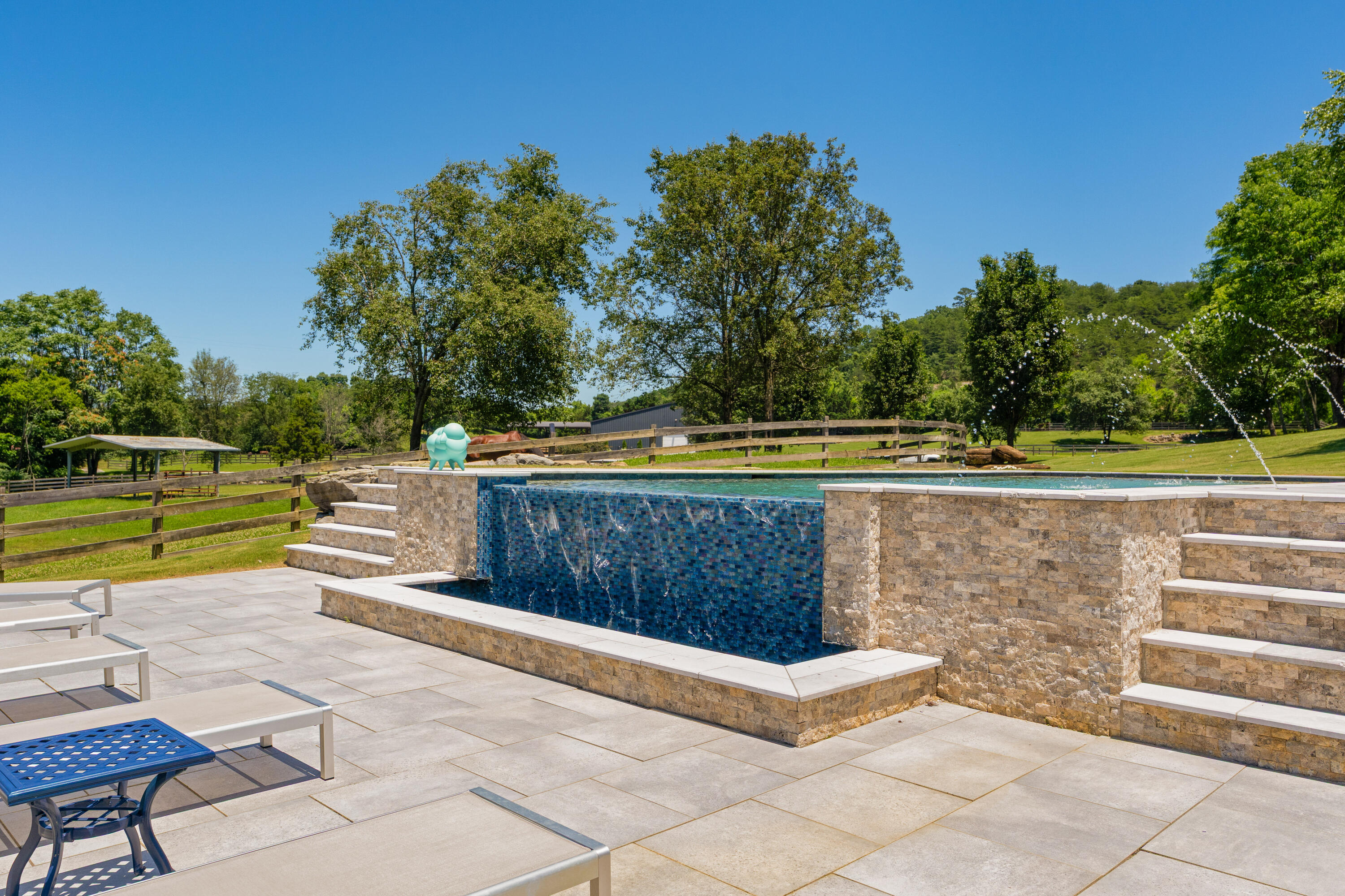 527 Reads Lake Road Chattanooga, TN 37415 - Photo 22 of 100 65 - 527 Reads Lake - Exterior