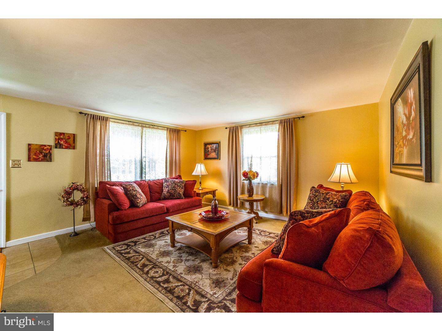 426 Sherman Road Springfield, PA 19064 - Photo 3 of 25 Living Room