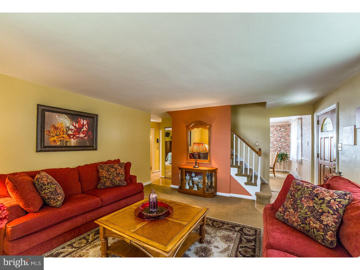 426 Sherman Road Springfield, PA 19064 - Photo 4 of 25 Living Room