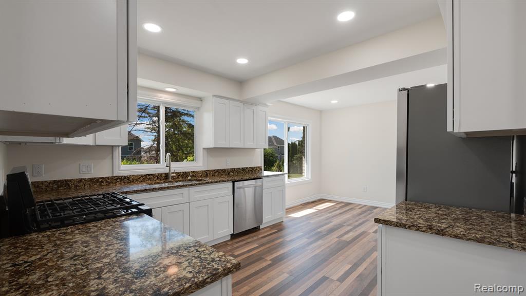 2164 East Hamlin Road Rochester Hills, MI 48307 - Photo 9 of 34