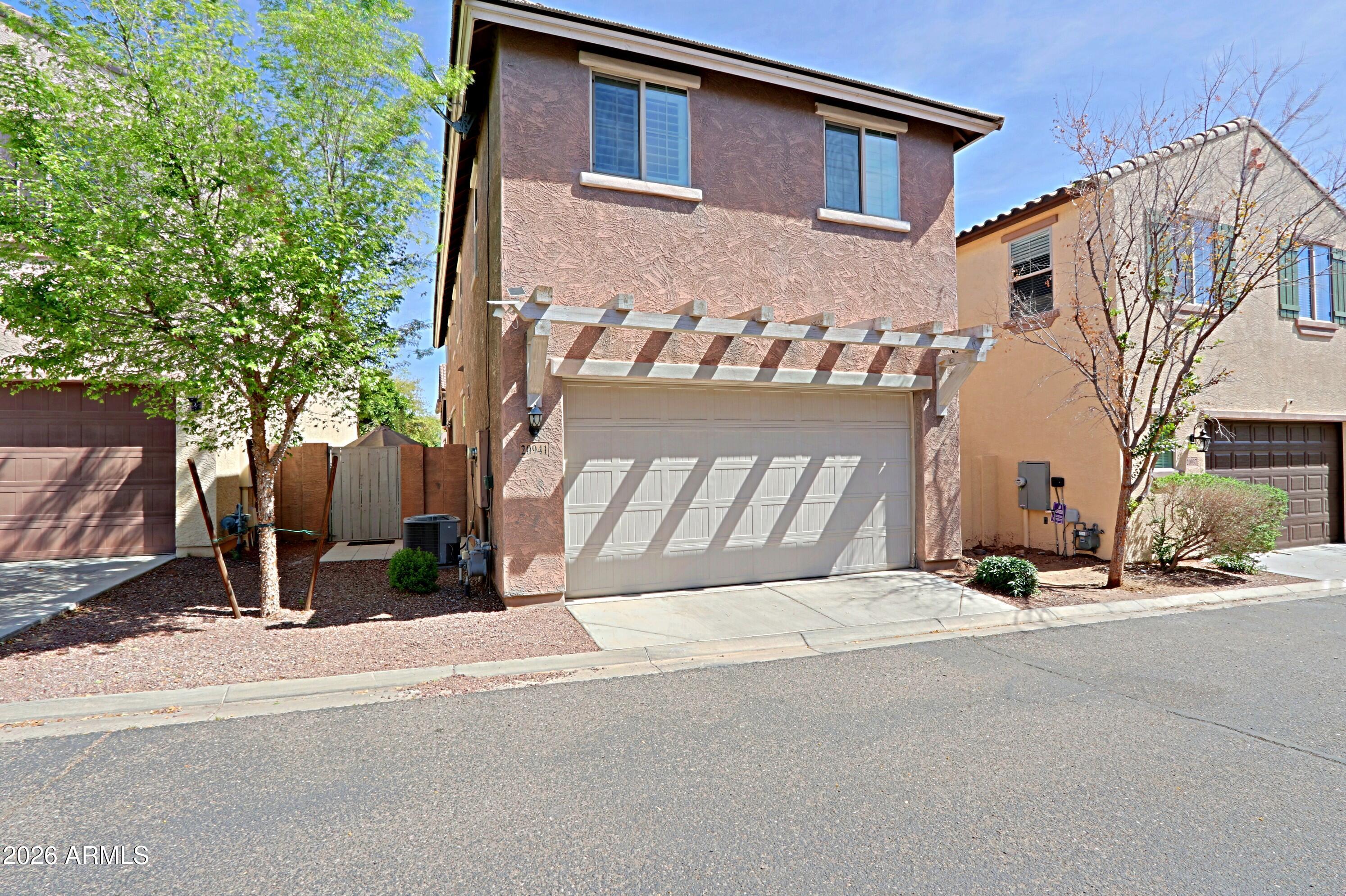 20941 West White Rock Road Buckeye, AZ 85396 - Photo 11 of 56 Garage Entry