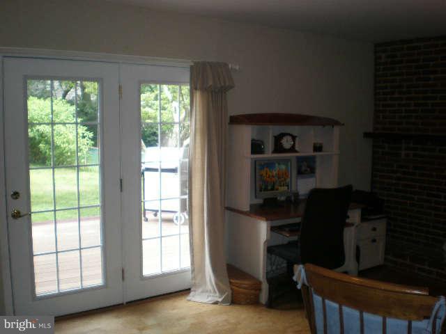 15412 Tindlay Street Silver Spring, MD 20905 - Photo 13 of 23 Family Room