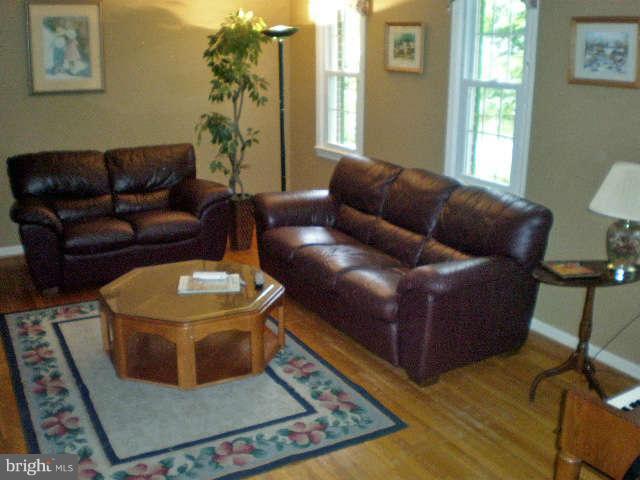15412 Tindlay Street Silver Spring, MD 20905 - Photo 6 of 23 Living Room