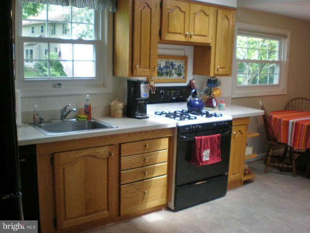 15412 Tindlay Street Silver Spring, MD 20905 - Photo 10 of 23 Kitchen
