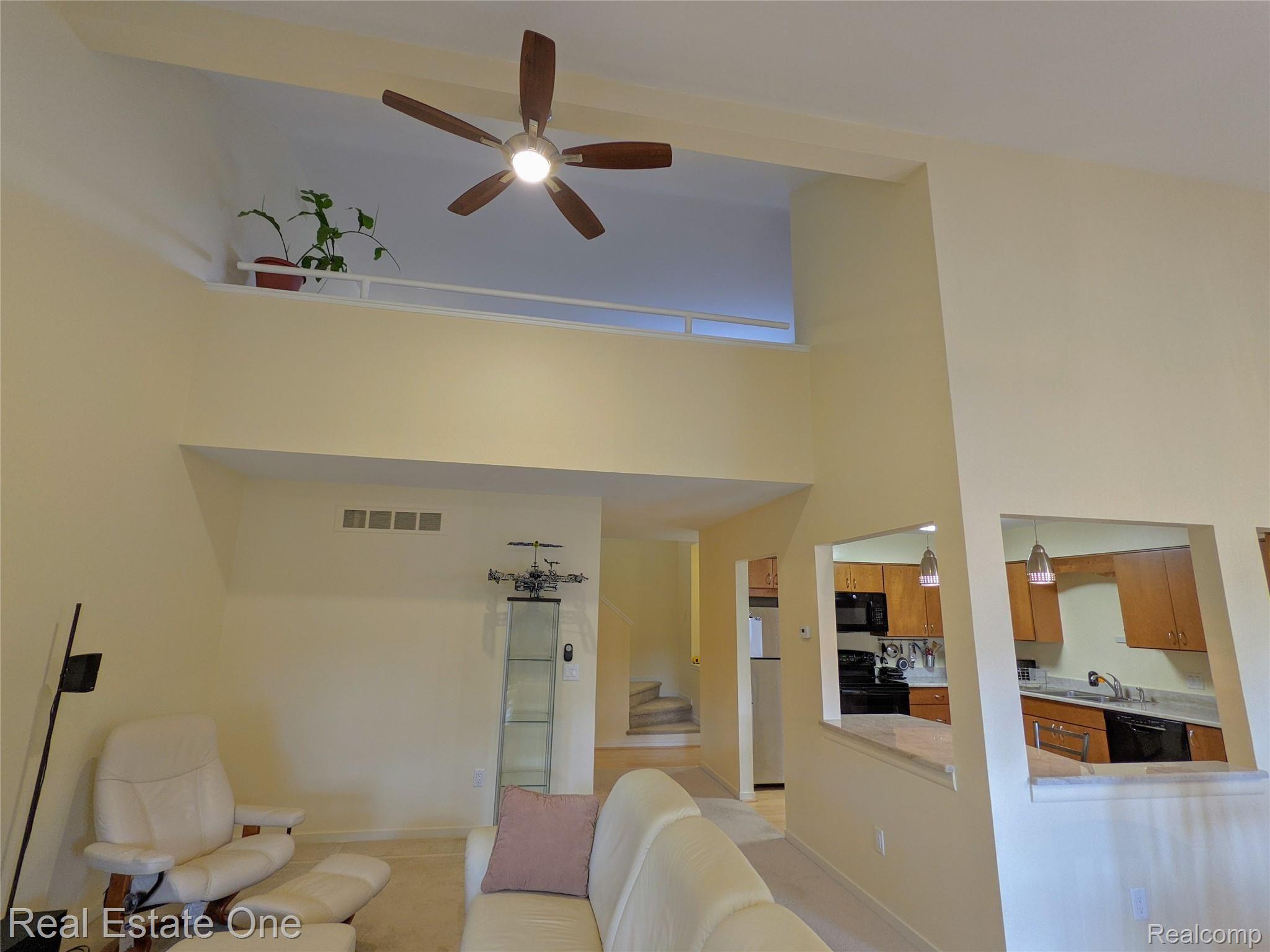 647 Ashley Circle East Rochester, MI 48307 - Photo 16 of 45 PXL_20210121_190000804.jpg