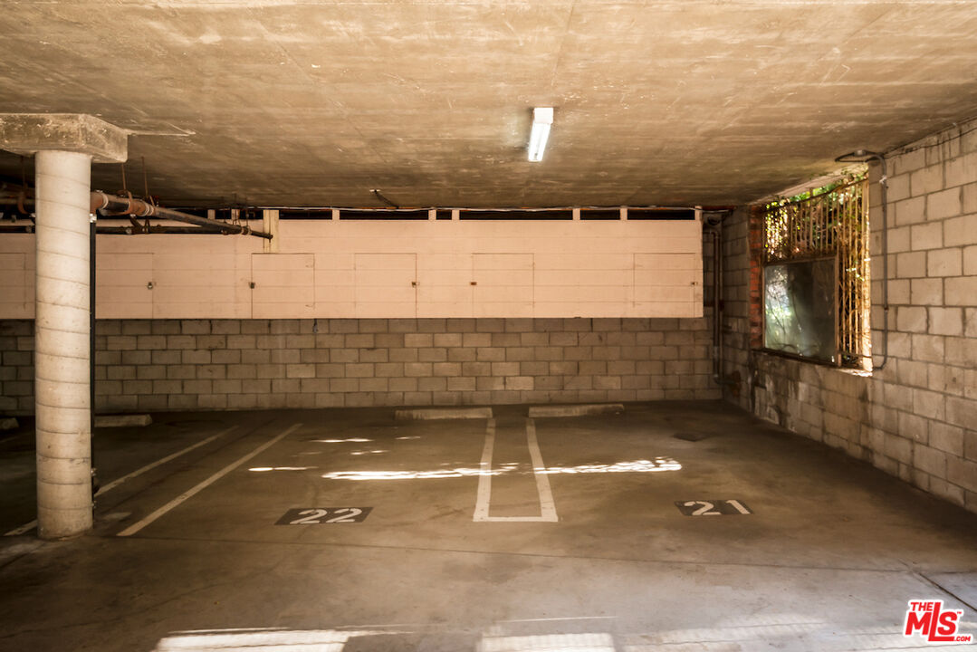 1944 Glendon Avenue, Unit 309 Los Angeles, CA 90025 - Photo 29 of 30 a view of an empty room