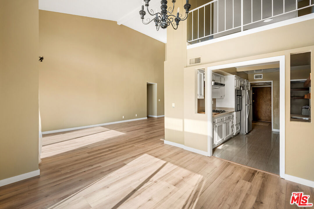 1944 Glendon Avenue, Unit 309 Los Angeles, CA 90025 - Photo 6 of 30 a view of a interior of the house