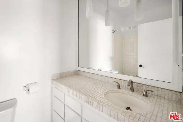 $5,200 | 1944 Glendon Avenue, Unit 309, Los Angeles, CA 90025