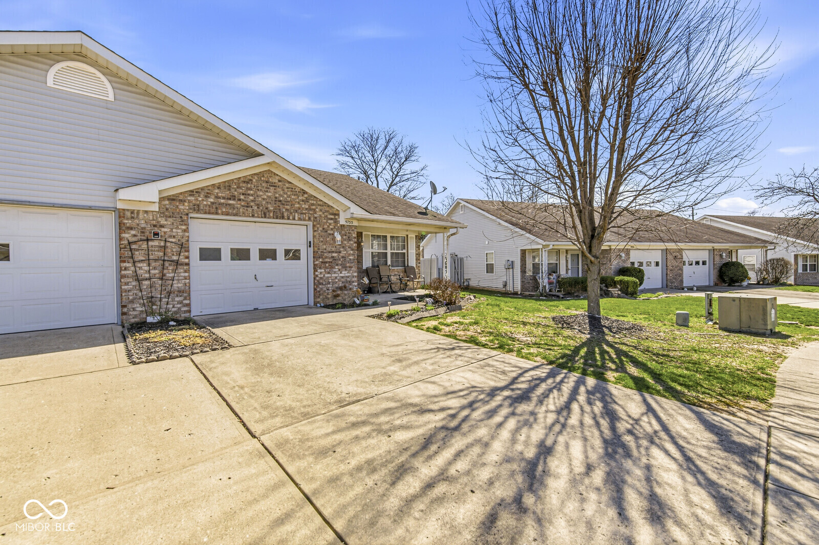 5733 Misty Ridge Circle Indianapolis, IN 46237 - Photo 3 of 29