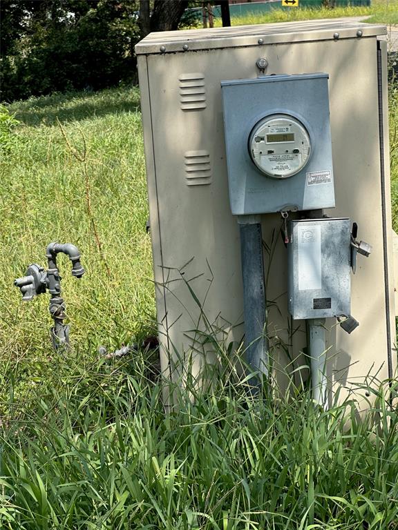 820 Calumet Avenue Waco, TX 76704 - Photo 5 of 7 a view of a bench in a pot